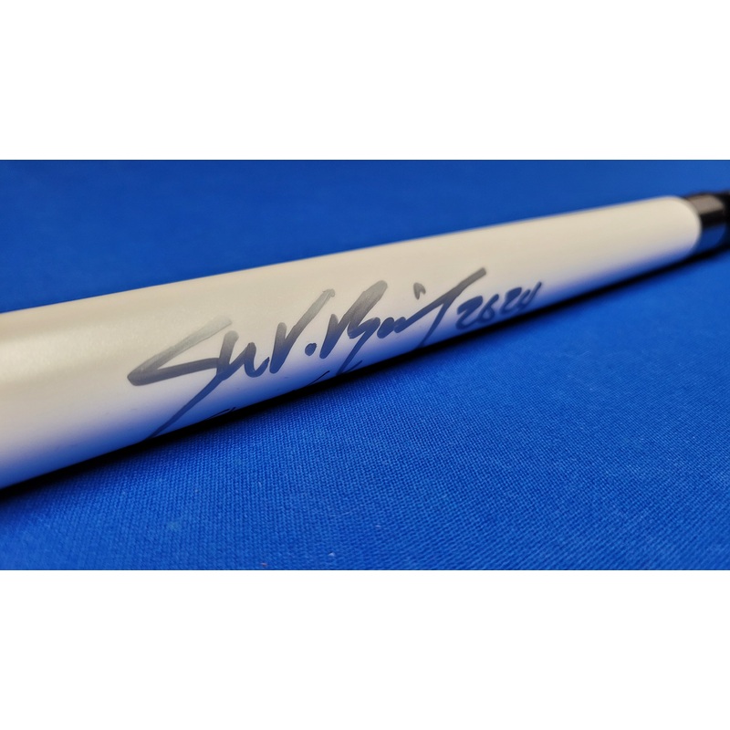 Cuetec Cynergy SVB Gen One – Pearl White Dakota Edition Cue & Case Signed by Shane Van Boening